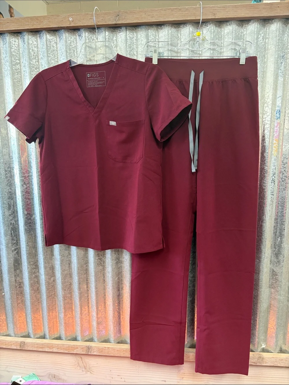 Figs Women's Scrub Set in Burgundy- Top S Pant S Tall - Picture 1 of 1